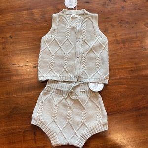 Knit vest and bloomer 6-12 month